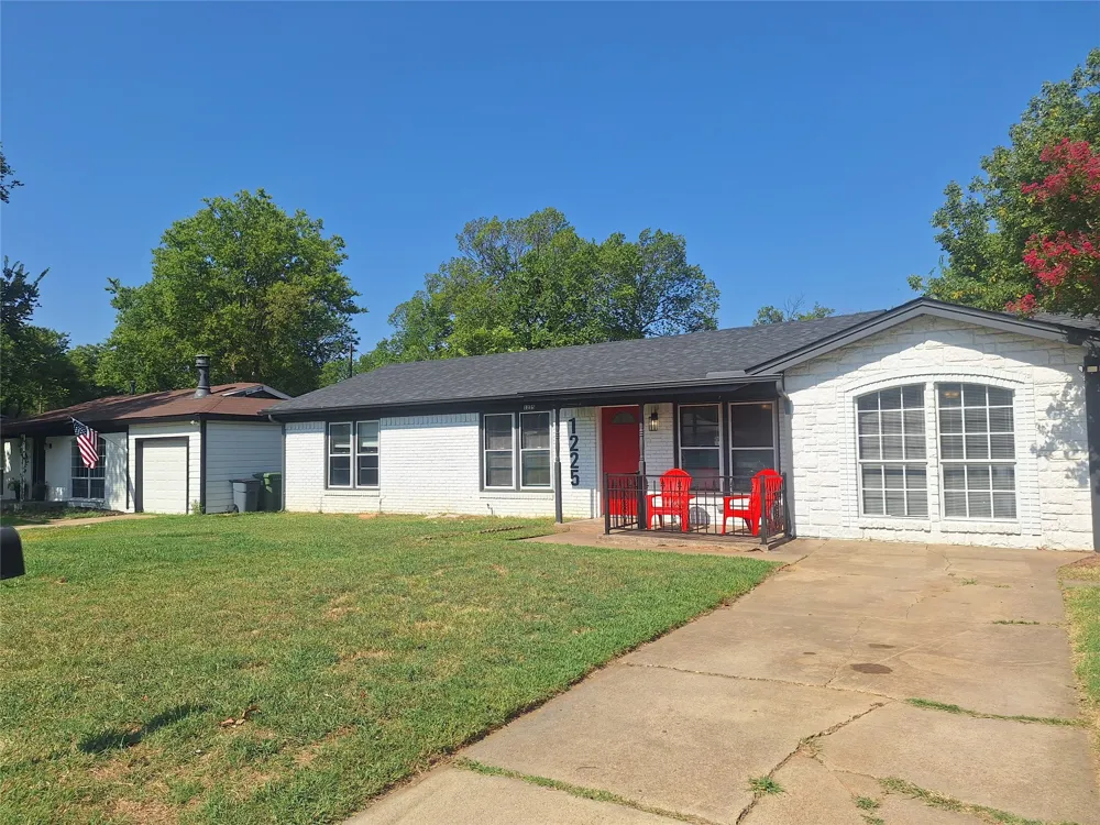 1225 Harrison Lane Hurst, TX 76053