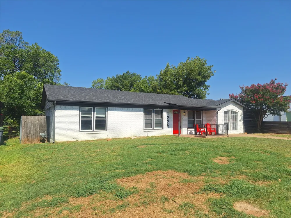 1225 Harrison Lane Hurst, TX 76053