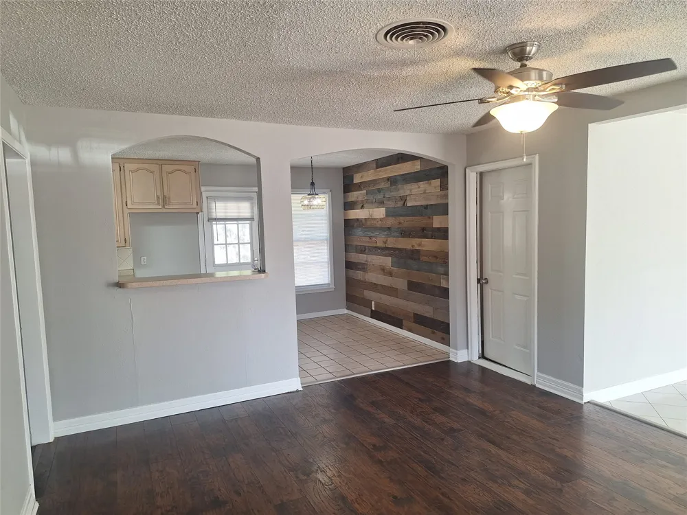1225 Harrison Lane Hurst, TX 76053