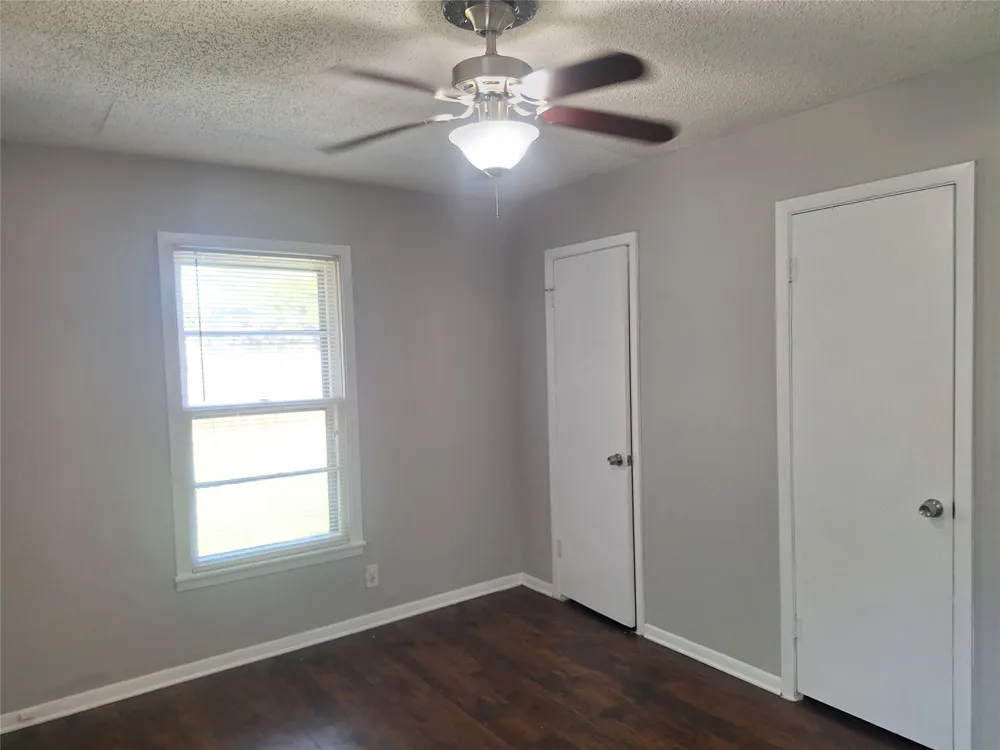 1225 Harrison Lane Hurst, TX 76053