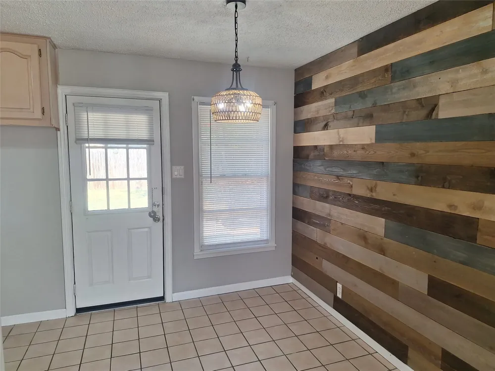 1225 Harrison Lane Hurst, TX 76053