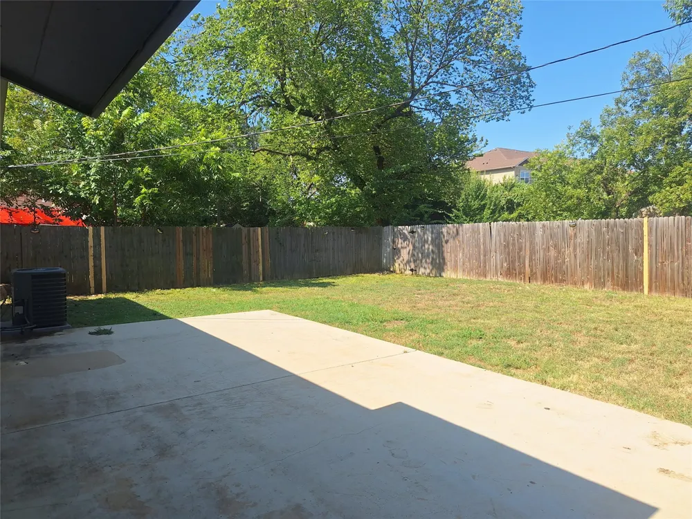 1225 Harrison Lane Hurst, TX 76053