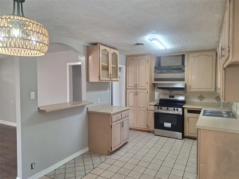 1225 Harrison Lane Hurst, TX 76053