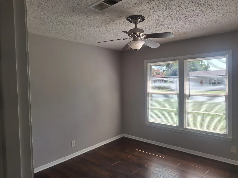 1225 Harrison Lane Hurst, TX 76053