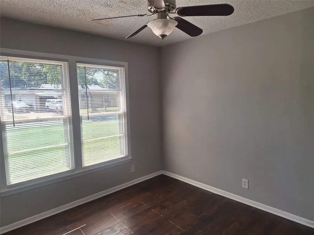 1225 Harrison Lane Hurst, TX 76053