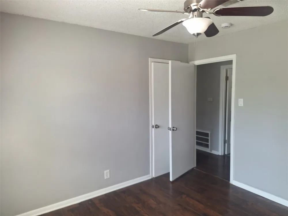 1225 Harrison Lane Hurst, TX 76053