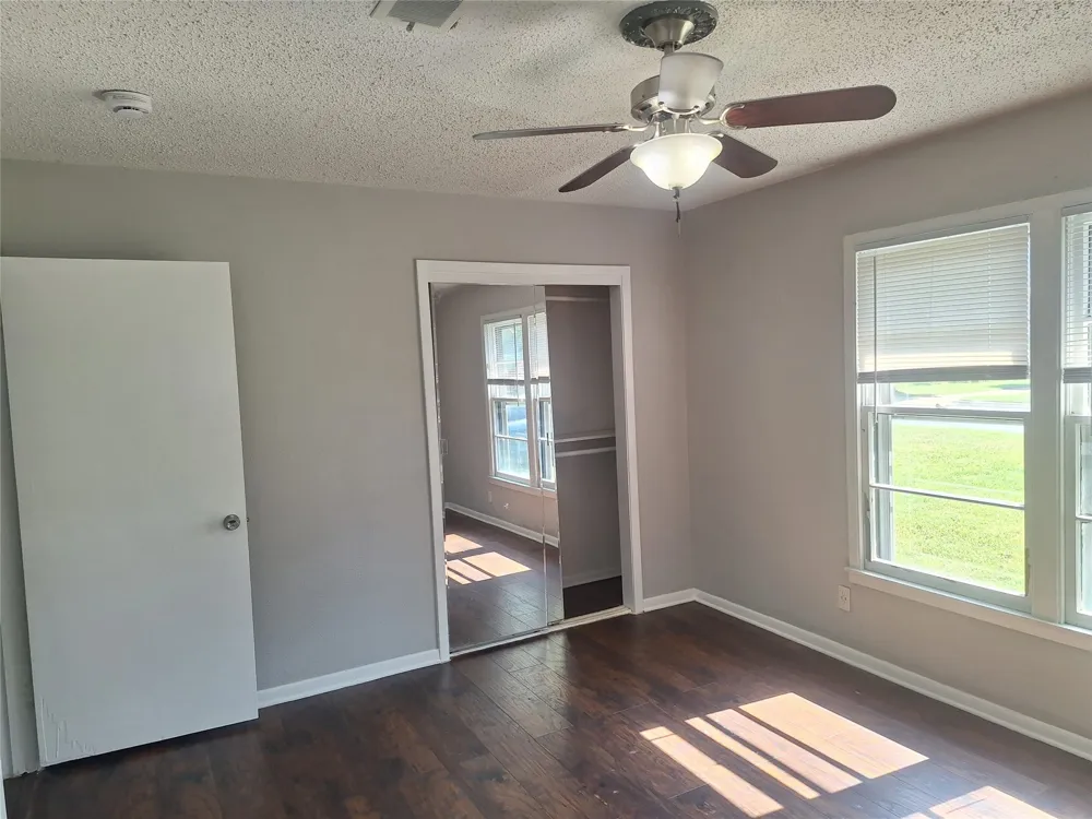 1225 Harrison Lane Hurst, TX 76053