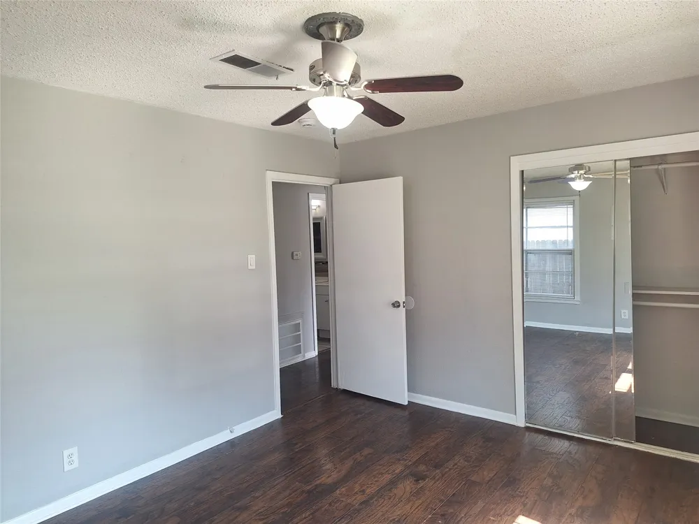 1225 Harrison Lane Hurst, TX 76053