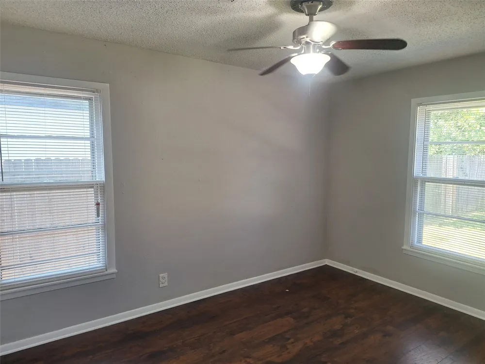 1225 Harrison Lane Hurst, TX 76053