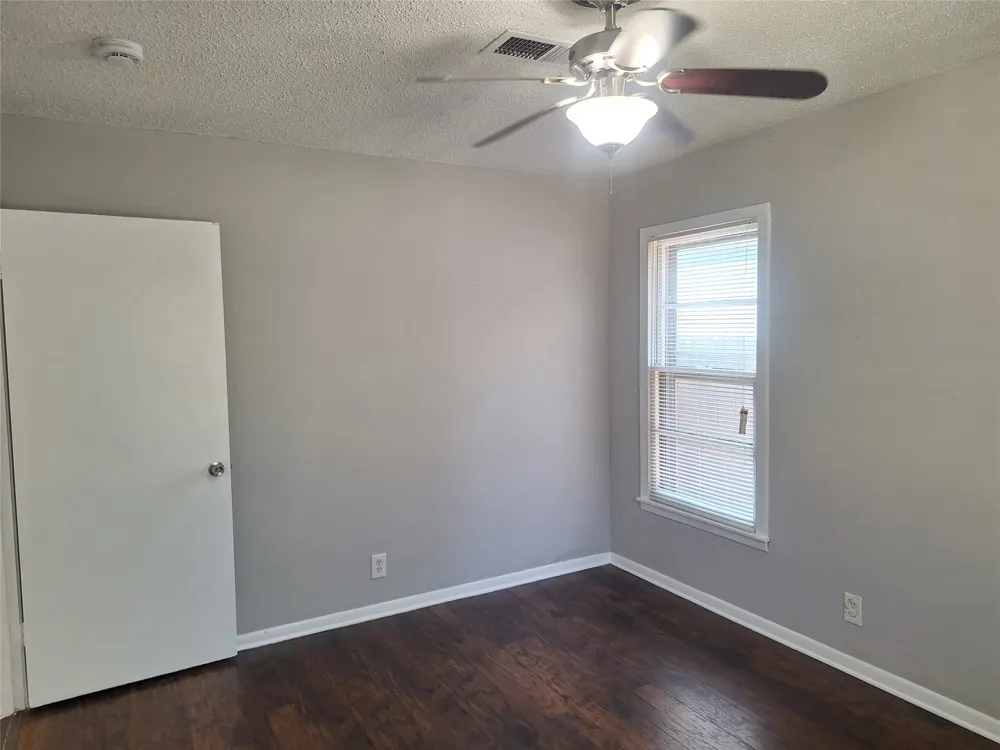 1225 Harrison Lane Hurst, TX 76053