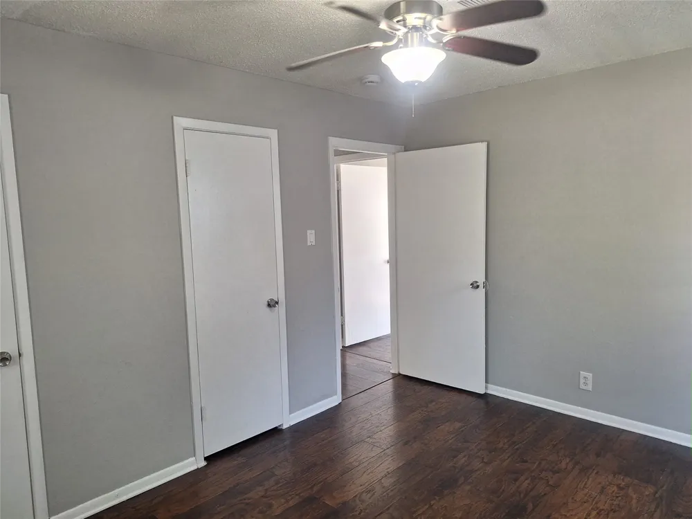 1225 Harrison Lane Hurst, TX 76053