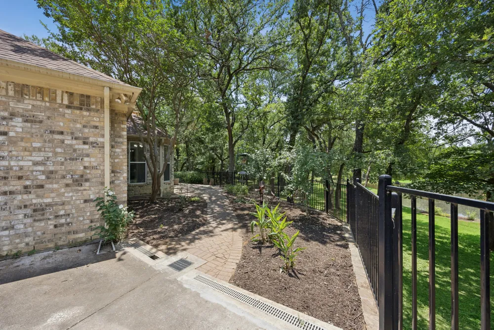 939 Garnet Cove Oak Point, TX 75068
