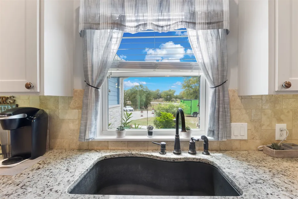 141 Eagle Point Cove Kingsland, TX 78639