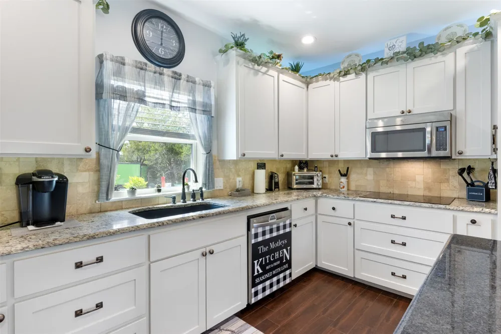 141 Eagle Point Cove Kingsland, TX 78639