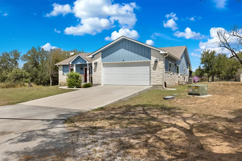 141 Eagle Point Cove Kingsland, TX 78639