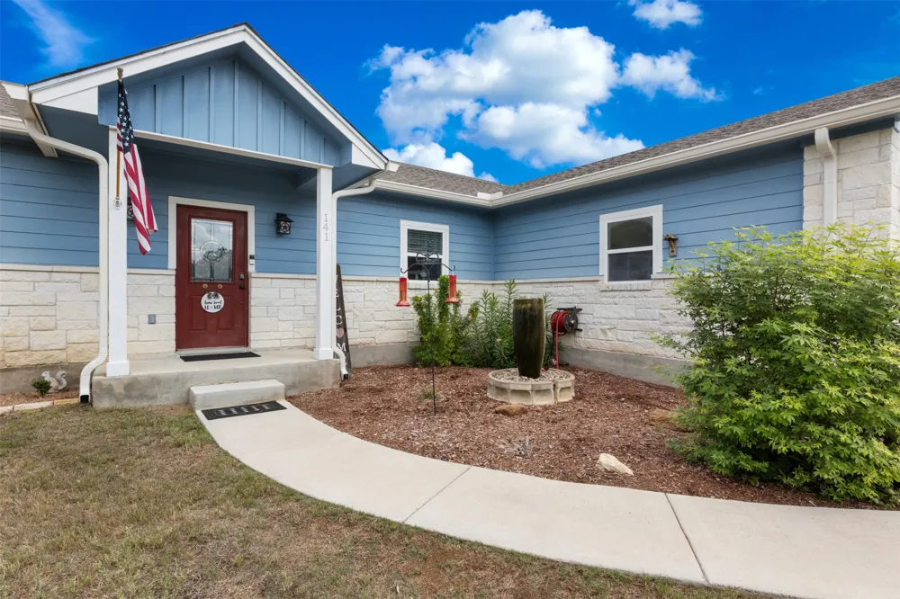 141 Eagle Point Cove Kingsland, TX 78639