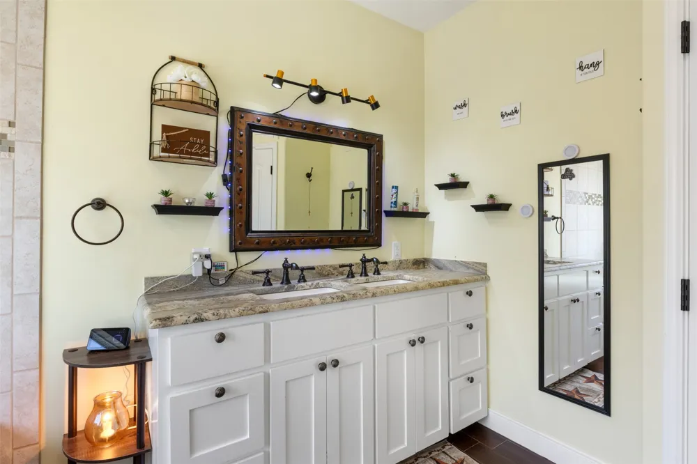 141 Eagle Point Cove Kingsland, TX 78639