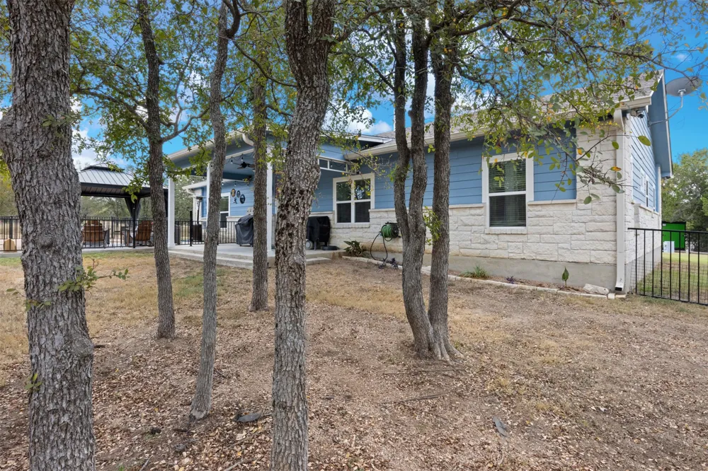 141 Eagle Point Cove Kingsland, TX 78639