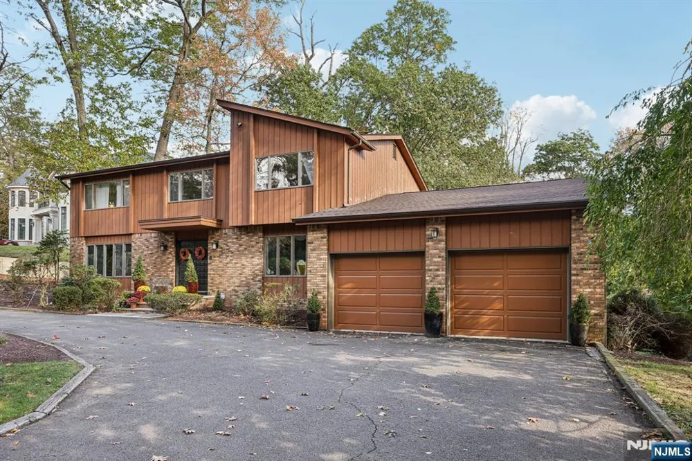 76 Church Street Alpine, NJ 07620