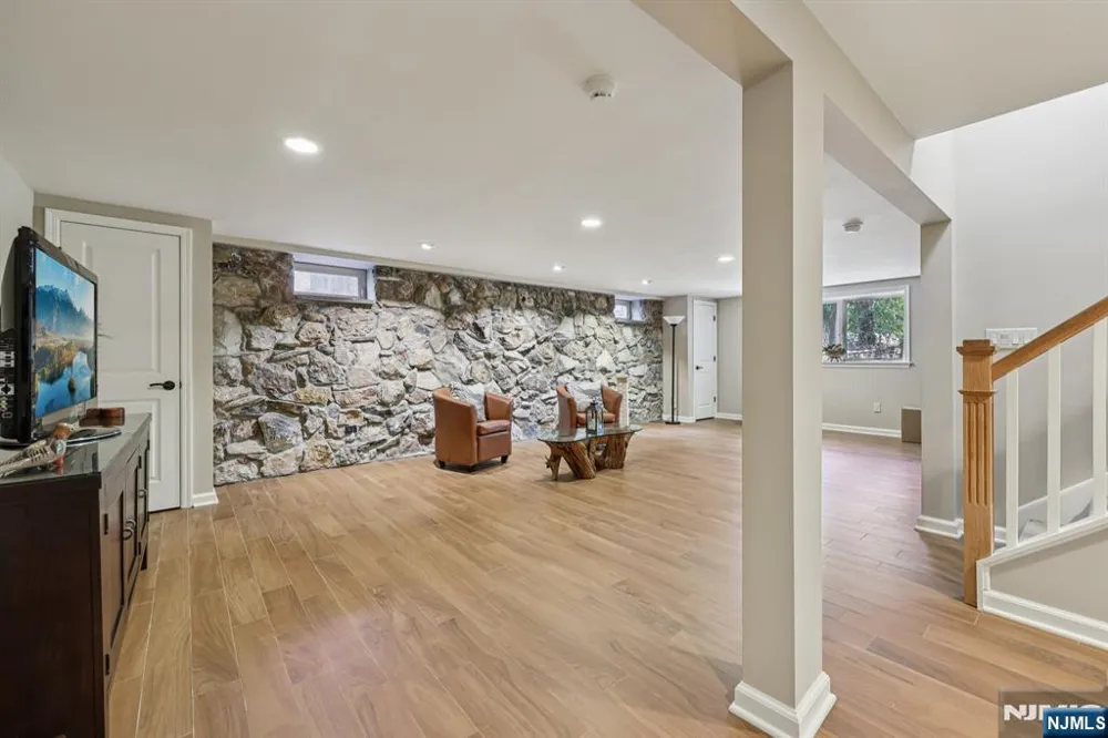 76 Church Street Alpine, NJ 07620