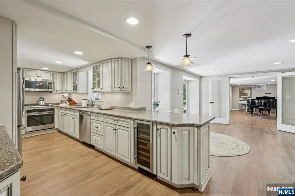 76 Church Street Alpine, NJ 07620