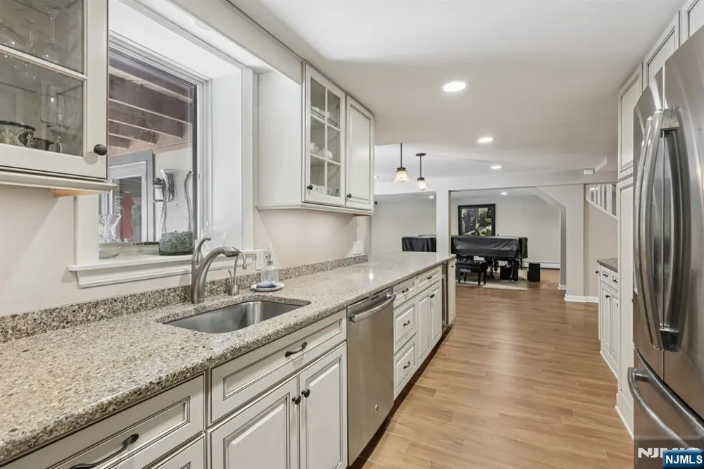 76 Church Street Alpine, NJ 07620