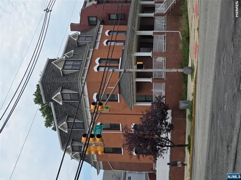 105 W 8th Street