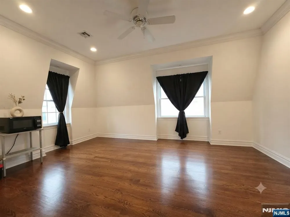 105 W 8th Street Bayonne, NJ 07002