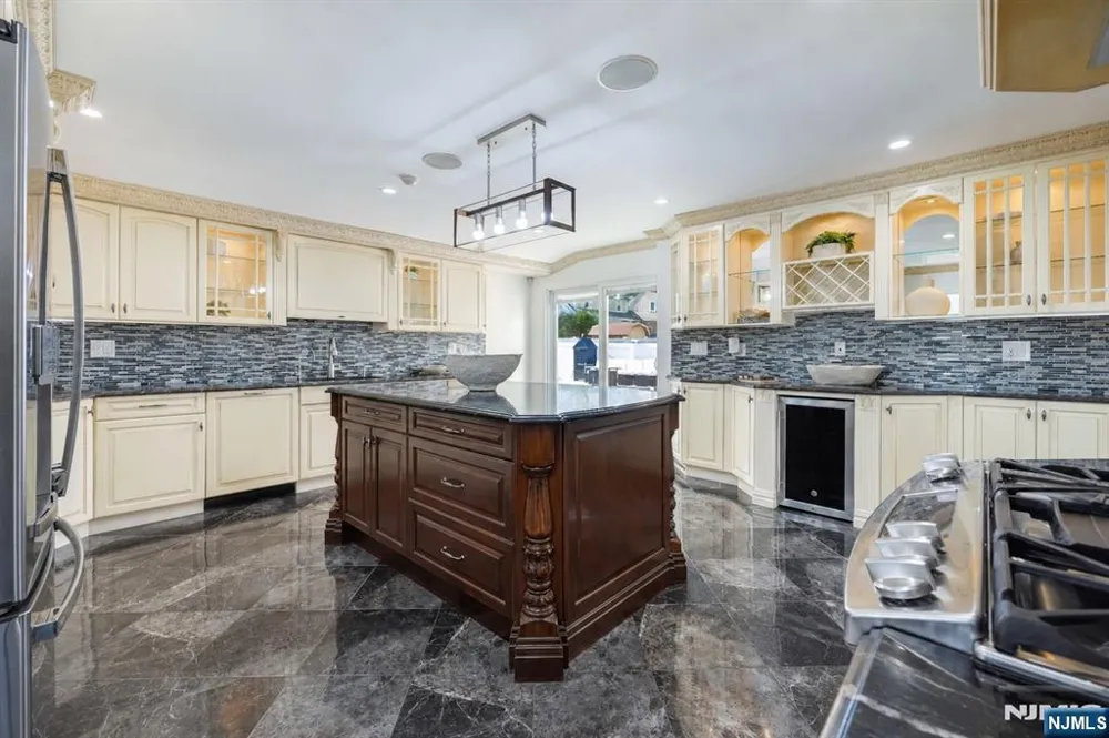 30 Elm Street Dumont, NJ 07628