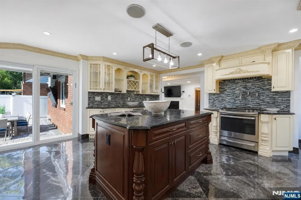 30 Elm Street Dumont, NJ 07628