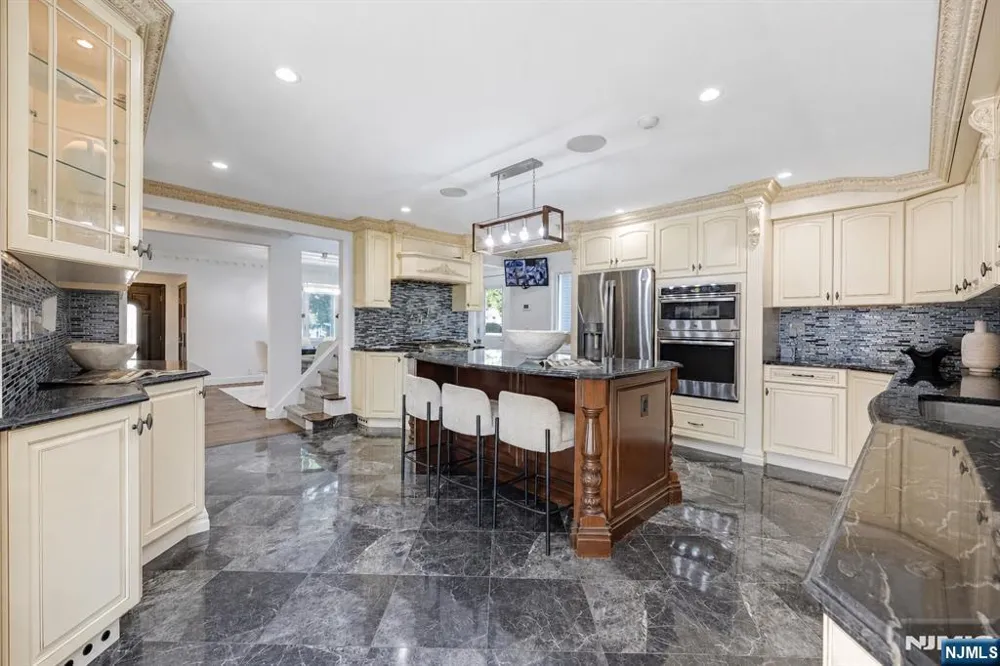 30 Elm Street Dumont, NJ 07628