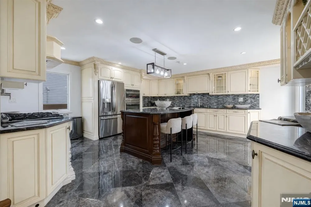 30 Elm Street Dumont, NJ 07628