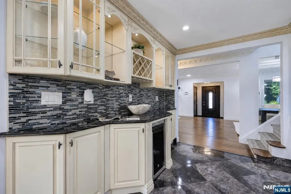 30 Elm Street Dumont, NJ 07628
