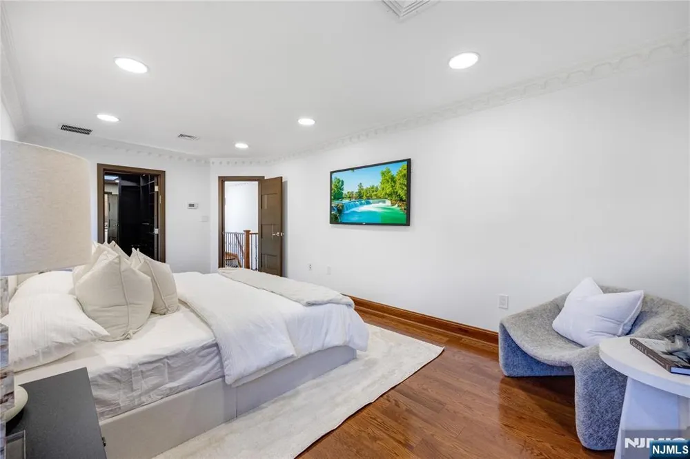 30 Elm Street Dumont, NJ 07628