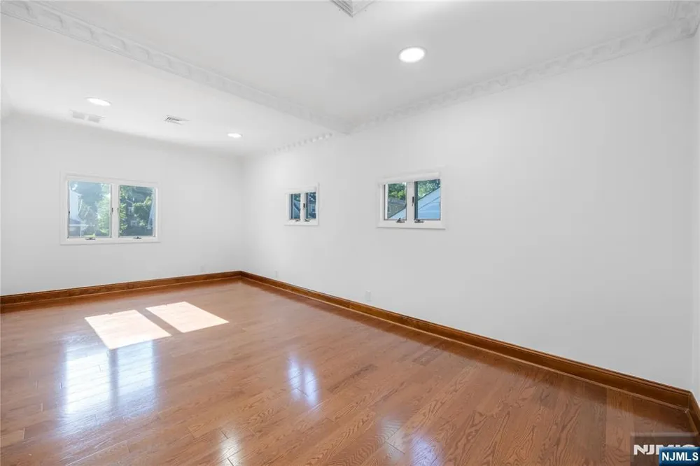 30 Elm Street Dumont, NJ 07628
