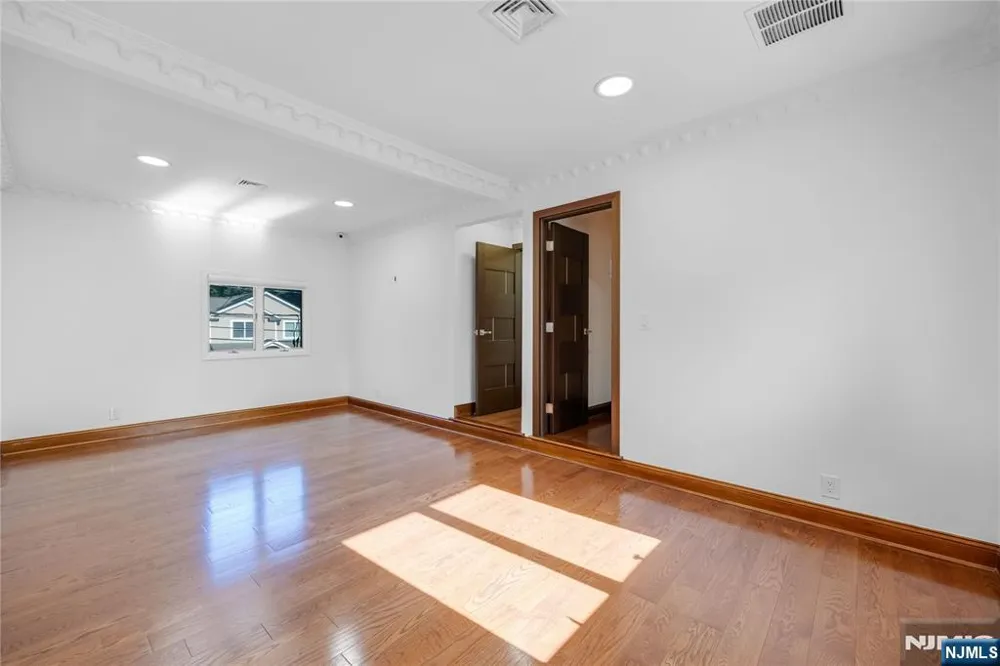 30 Elm Street Dumont, NJ 07628