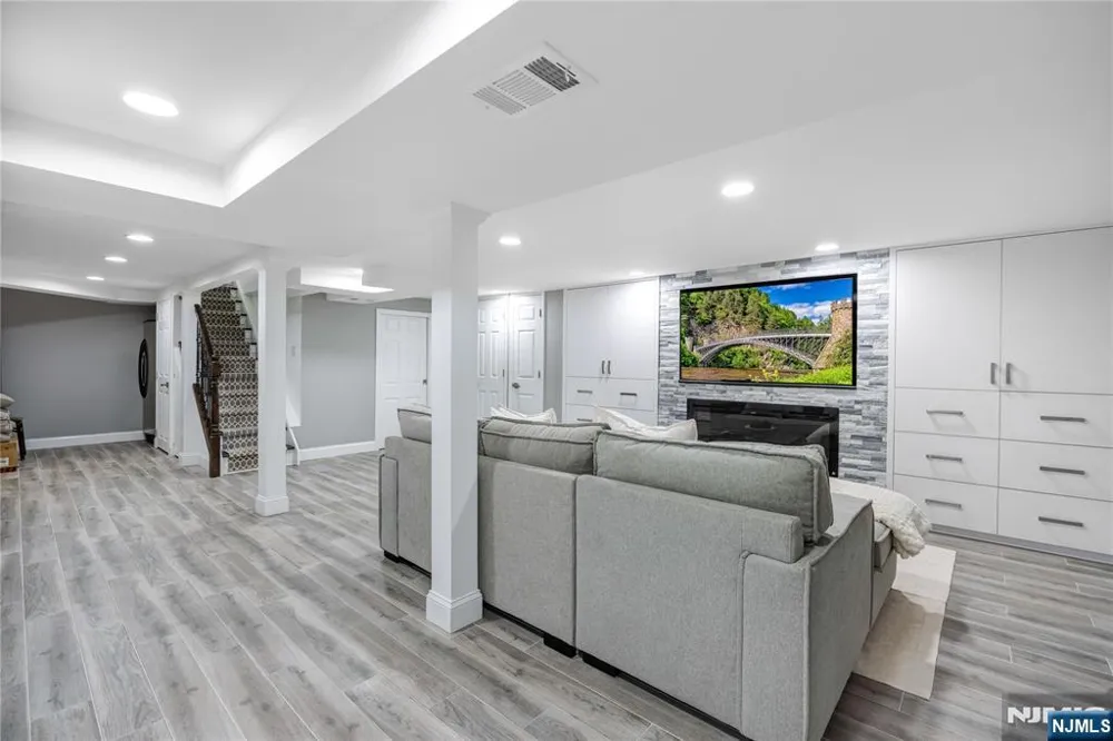 30 Elm Street Dumont, NJ 07628