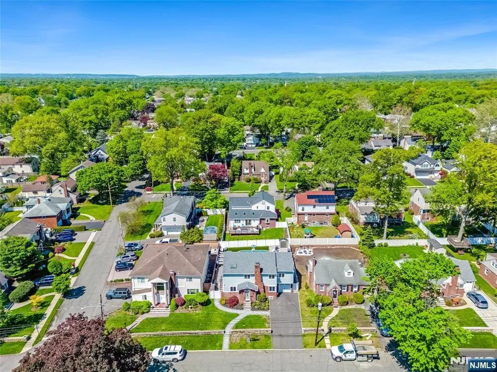 30 Elm Street Dumont, NJ 07628