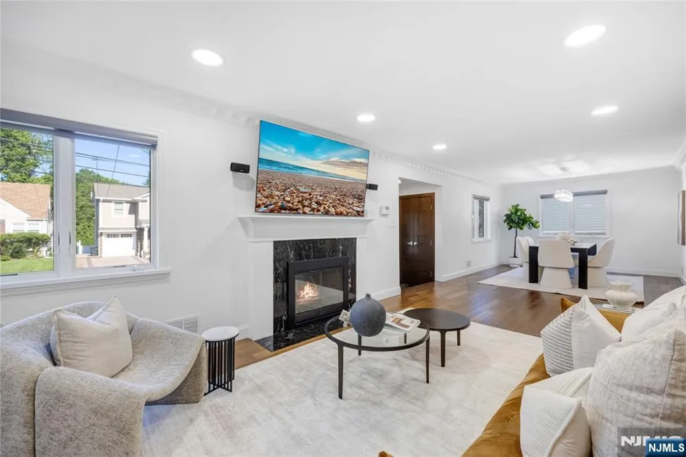 30 Elm Street Dumont, NJ 07628