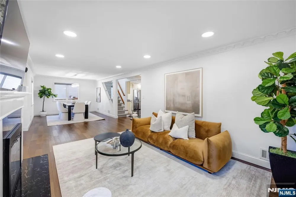 30 Elm Street Dumont, NJ 07628