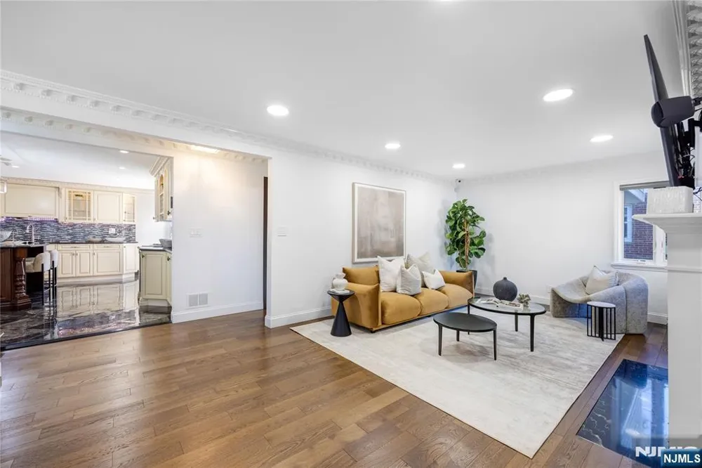 30 Elm Street Dumont, NJ 07628