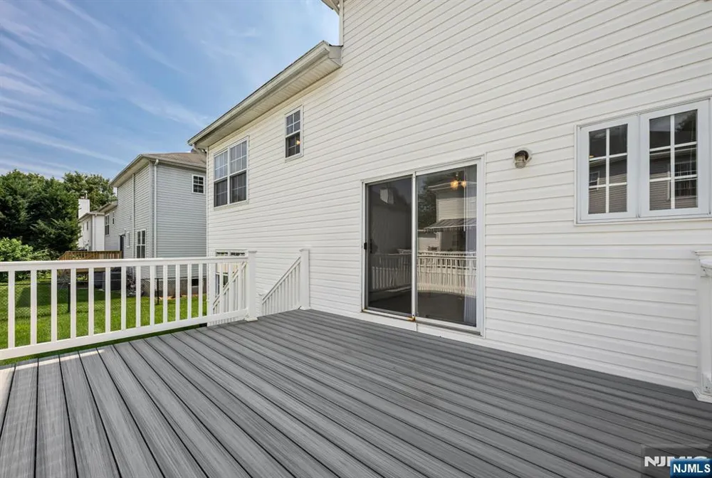 758 Manchester Way Paramus, NJ 07652