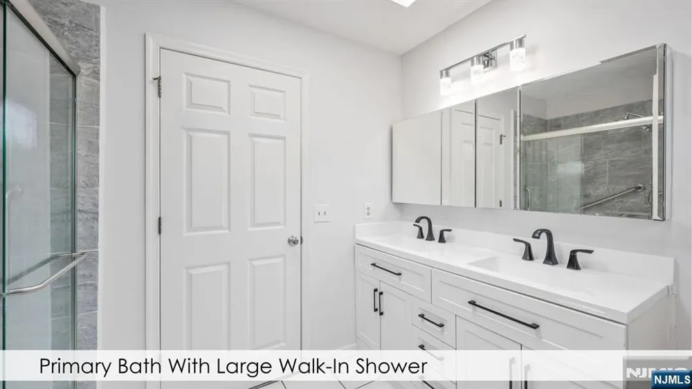 758 Manchester Way Paramus, NJ 07652