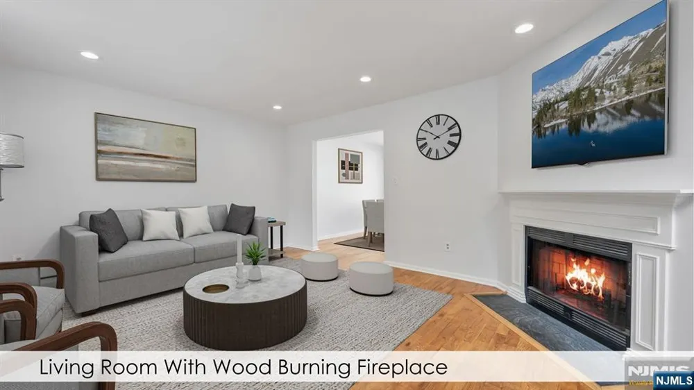 758 Manchester Way Paramus, NJ 07652