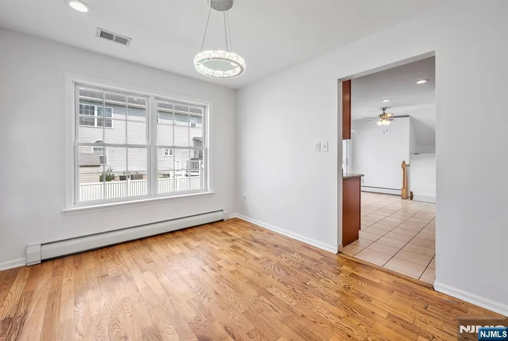 758 Manchester Way Paramus, NJ 07652