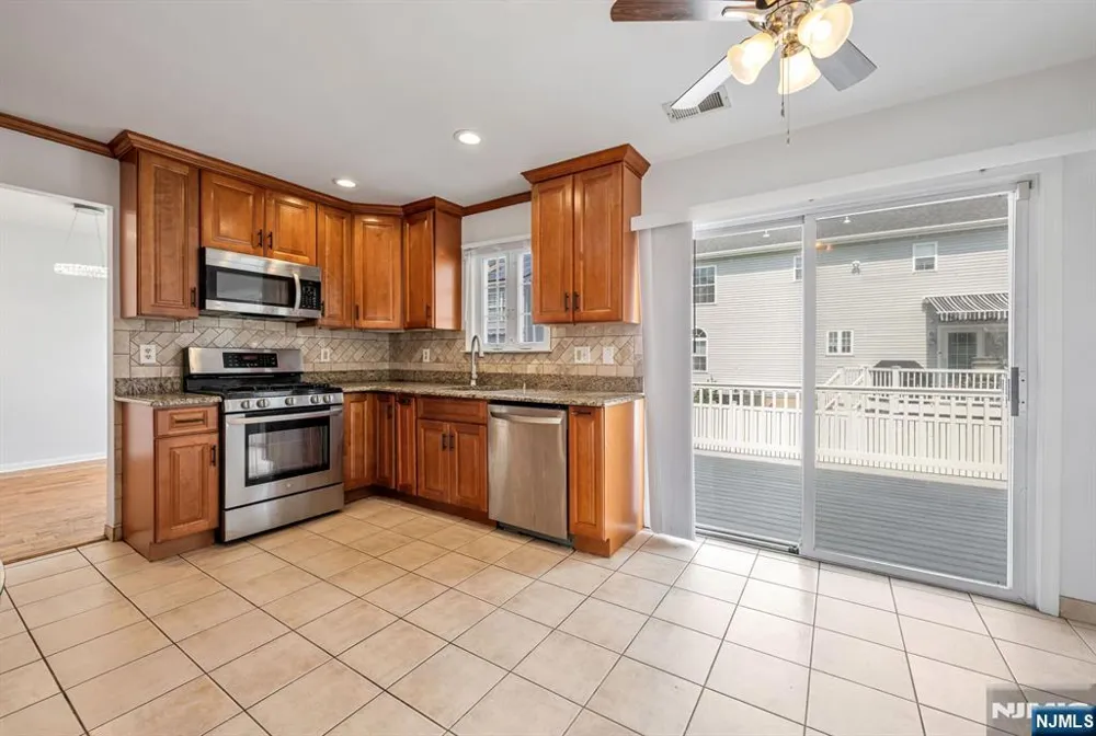 758 Manchester Way Paramus, NJ 07652
