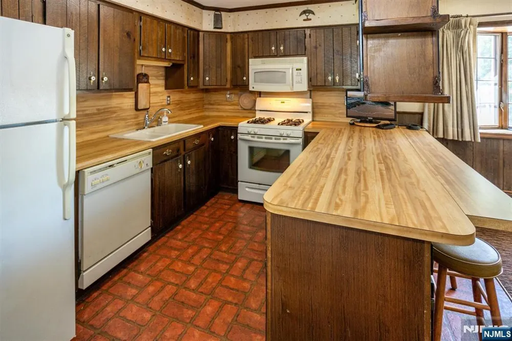 1801 Long Hill Road Long Hill, NJ 07946