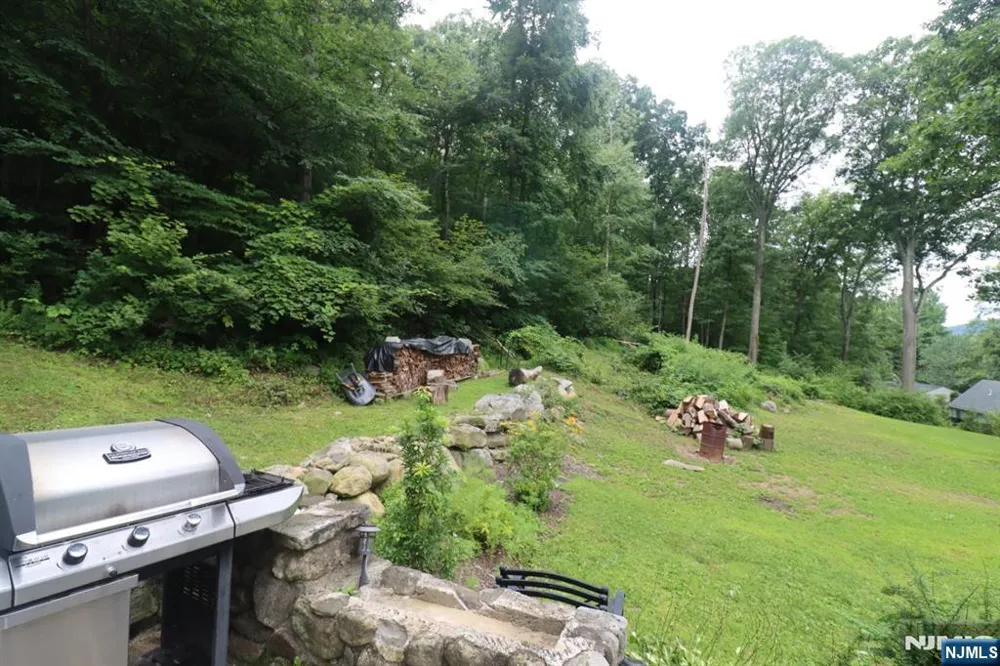 20 Mt Crest Road Jefferson Township, NJ 07438