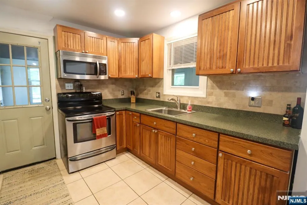 20 Mt Crest Road Jefferson Township, NJ 07438