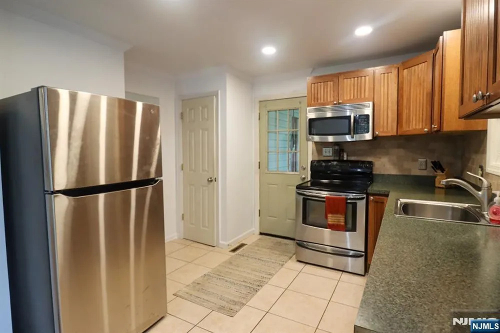 20 Mt Crest Road Jefferson Township, NJ 07438